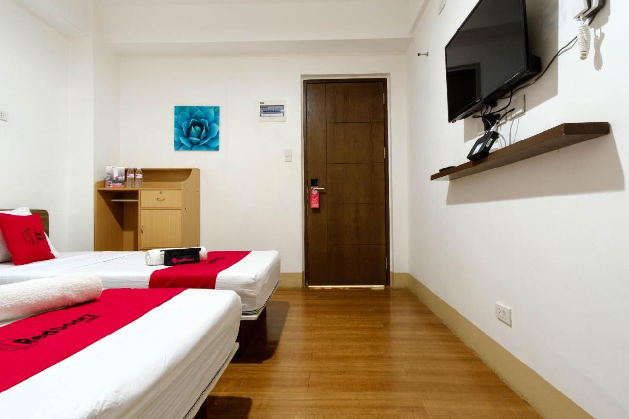 Отель Reddoorz Near V Mapa Station Манила Экстерьер фото