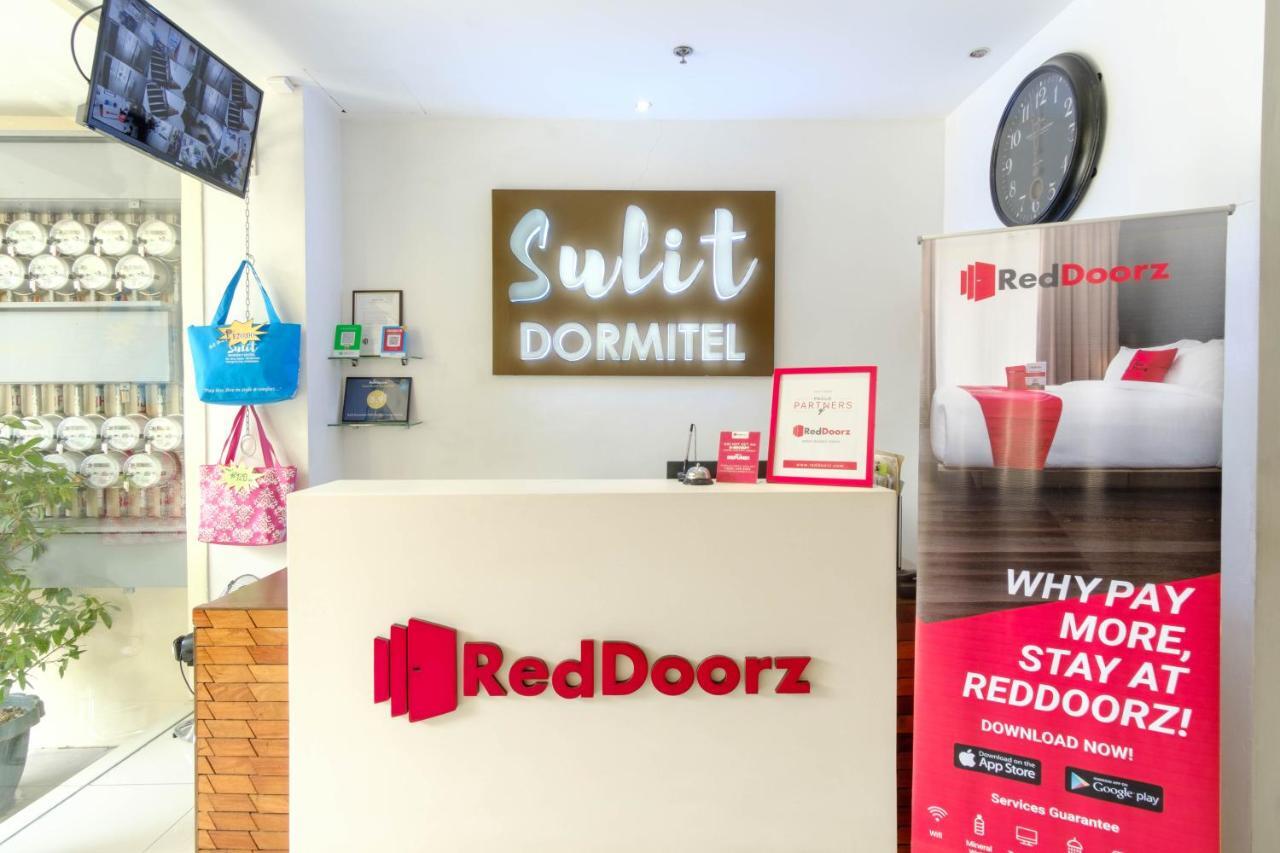 Отель Reddoorz Near V Mapa Station Манила Экстерьер фото